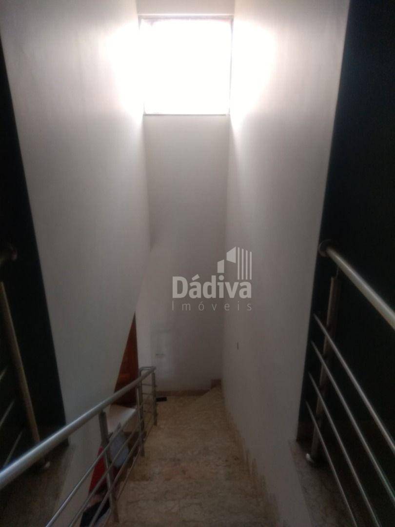 Casa à venda com 3 quartos, 230m² - Foto 4