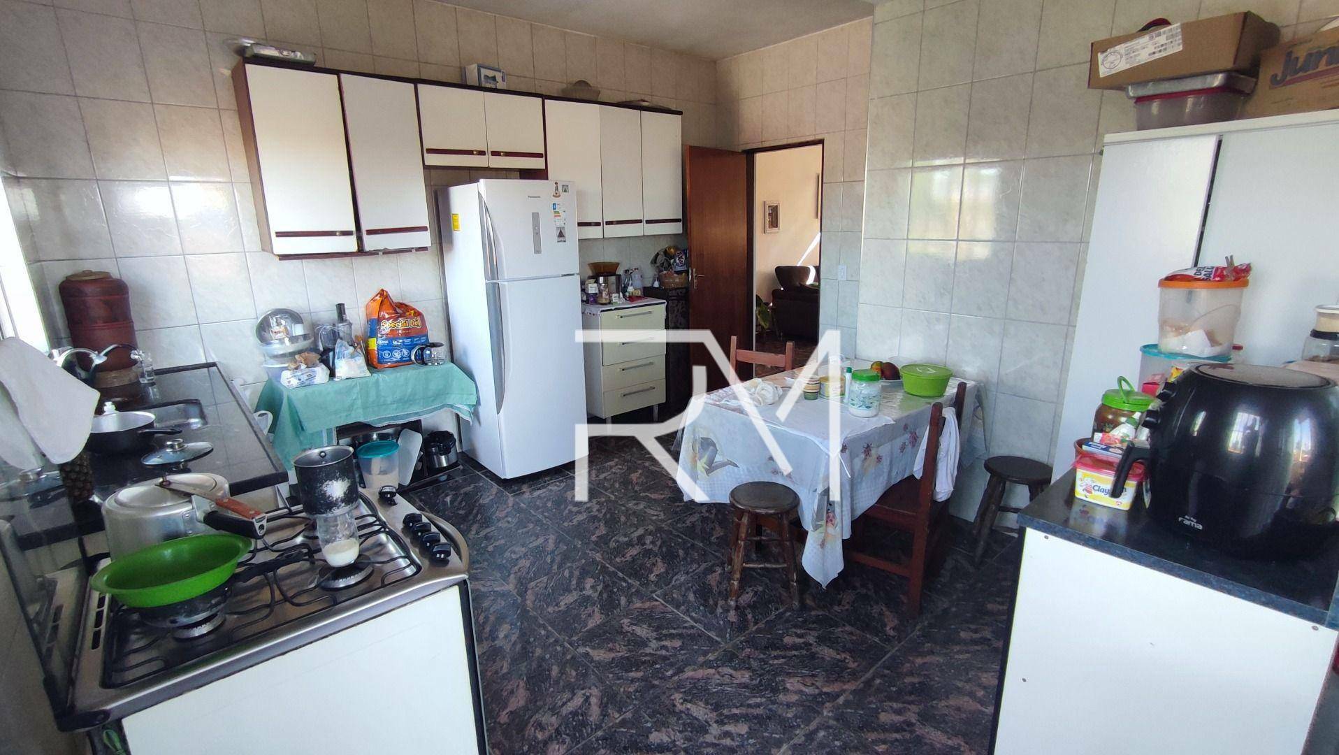 Casa à venda com 6 quartos, 261m² - Foto 17