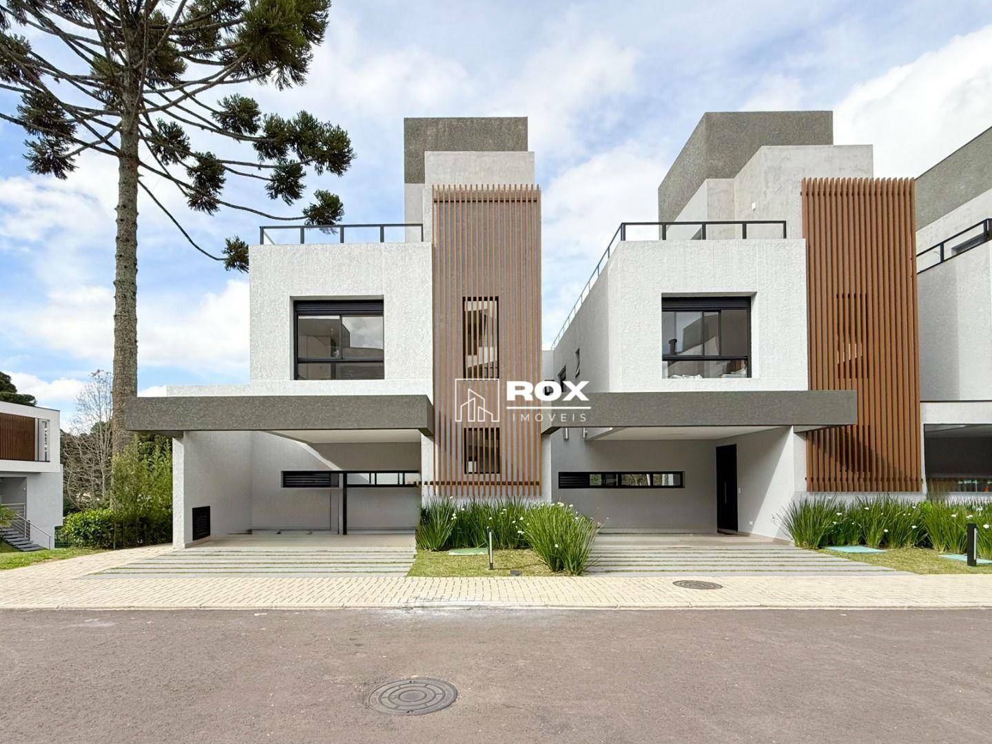 Casa de Condomínio para alugar com 3 quartos, 194m² - Foto 1