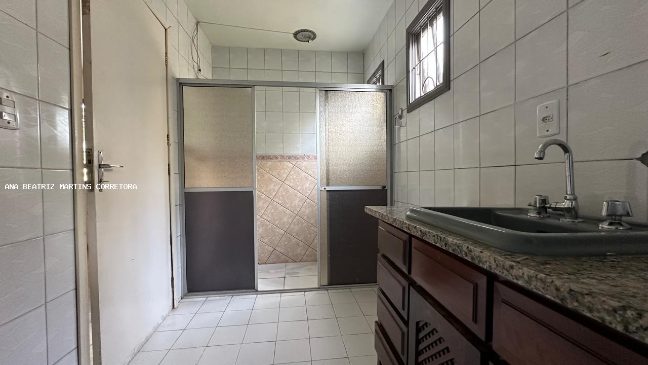 Casa para alugar com 2 quartos, 300m² - Foto 10