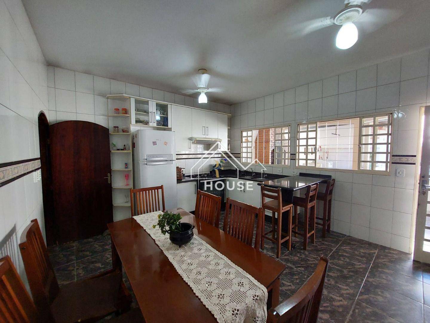 Casa à venda com 4 quartos, 248m² - Foto 9