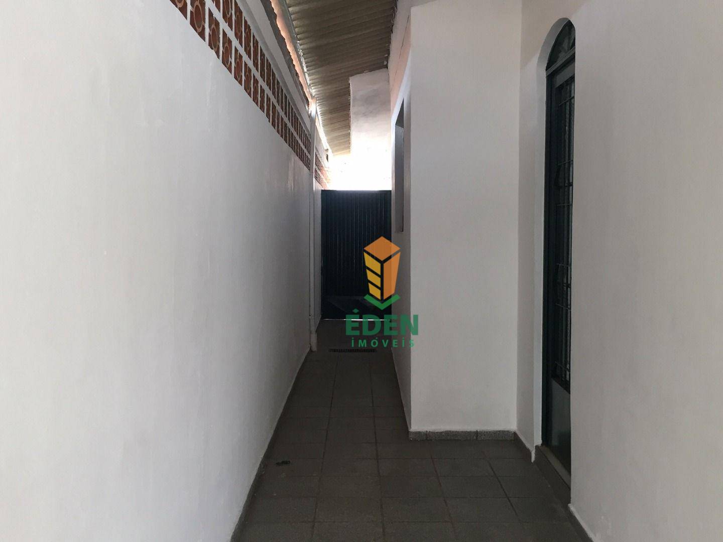 Casa à venda com 2 quartos, 68m² - Foto 2