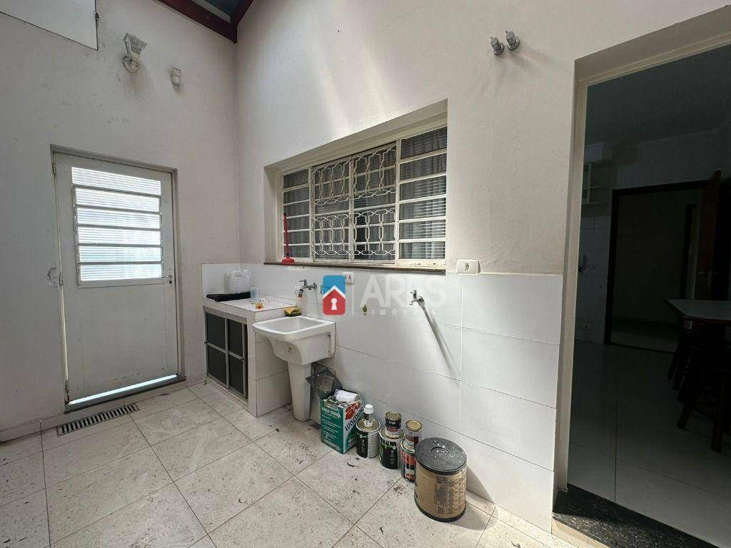 Casa para alugar com 3 quartos, 249m² - Foto 29