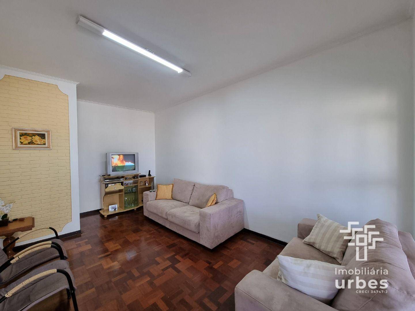 Casa à venda com 3 quartos, 148m² - Foto 1