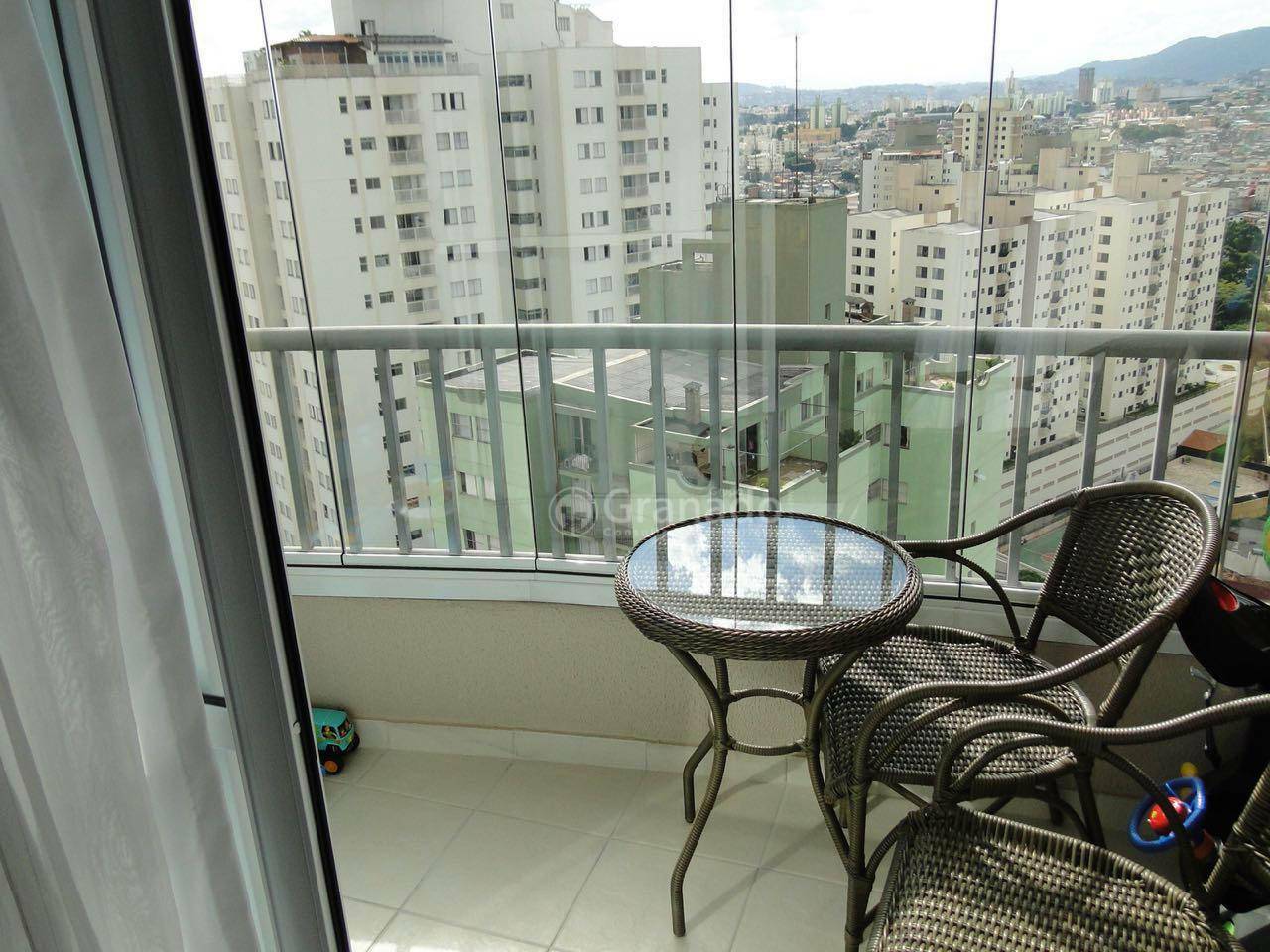 Apartamento à venda com 3 quartos, 77m² - Foto 1