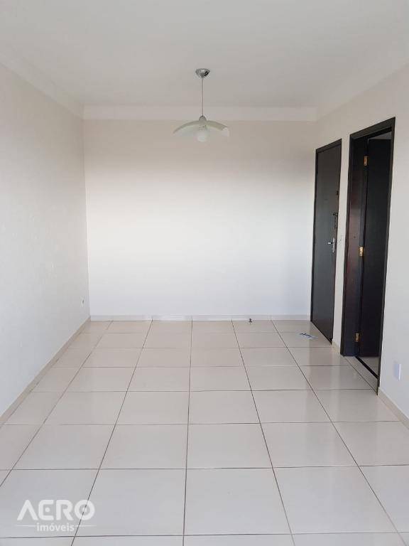 Apartamento à venda com 2 quartos, 65m² - Foto 3