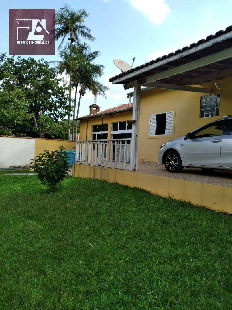 Chácara à venda com 3 quartos, 230m² - Foto 1