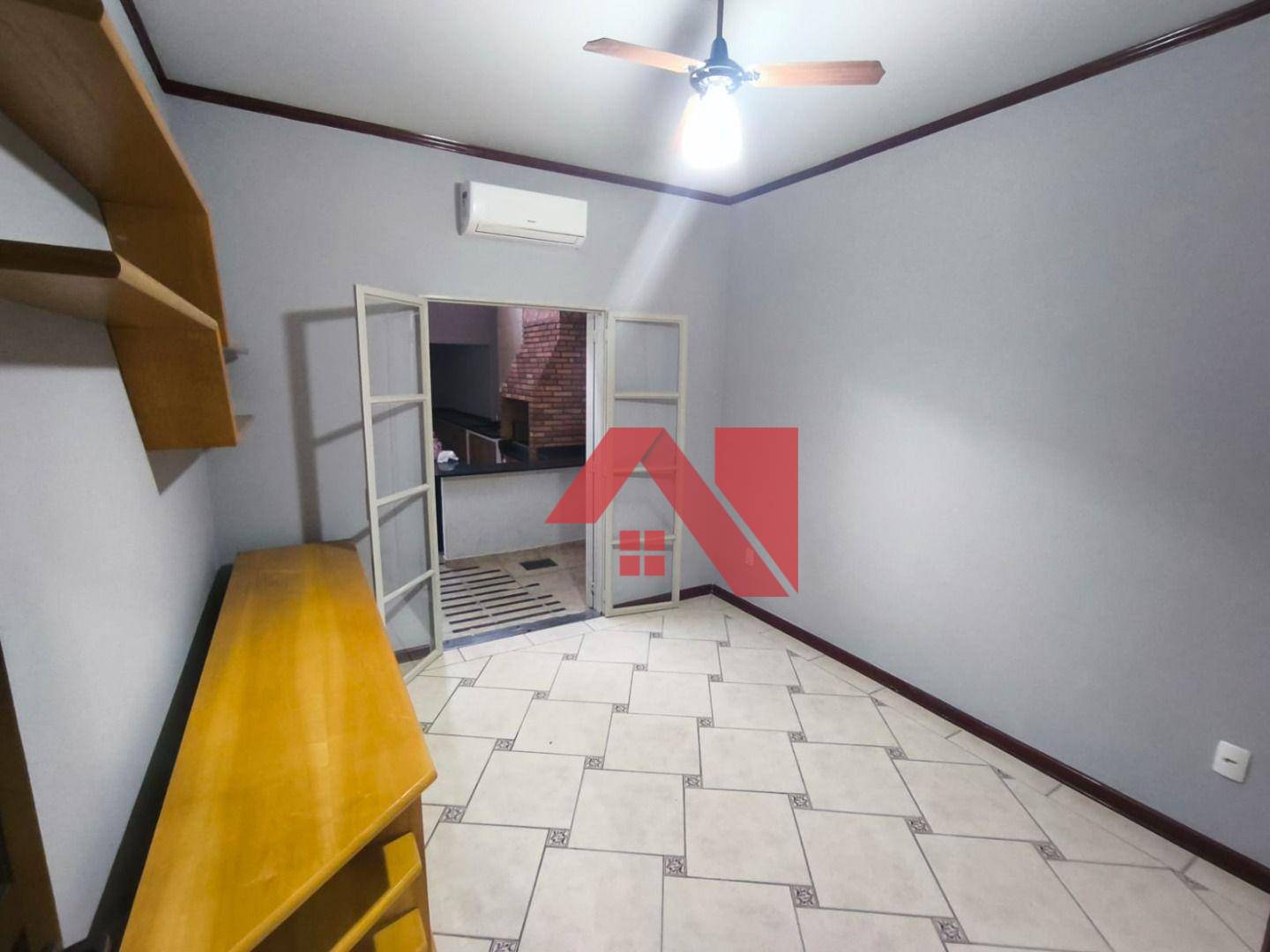 Casa à venda e aluguel com 3 quartos, 218m² - Foto 10