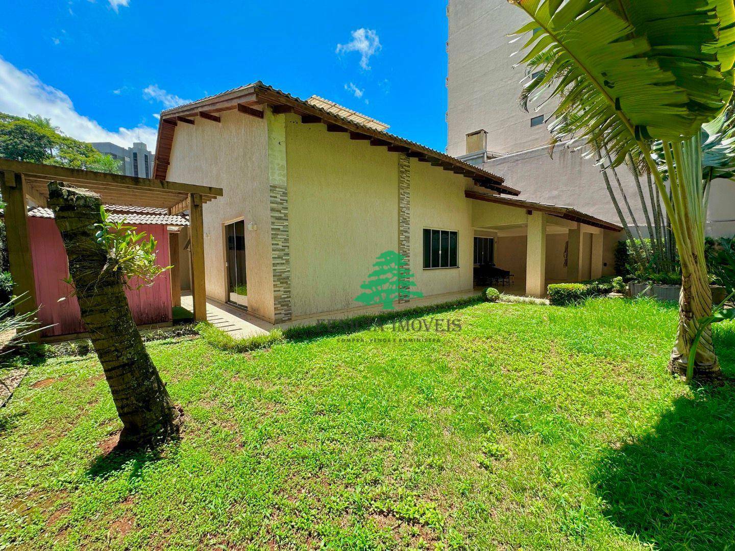 Casa para alugar com 3 quartos, 400m² - Foto 4