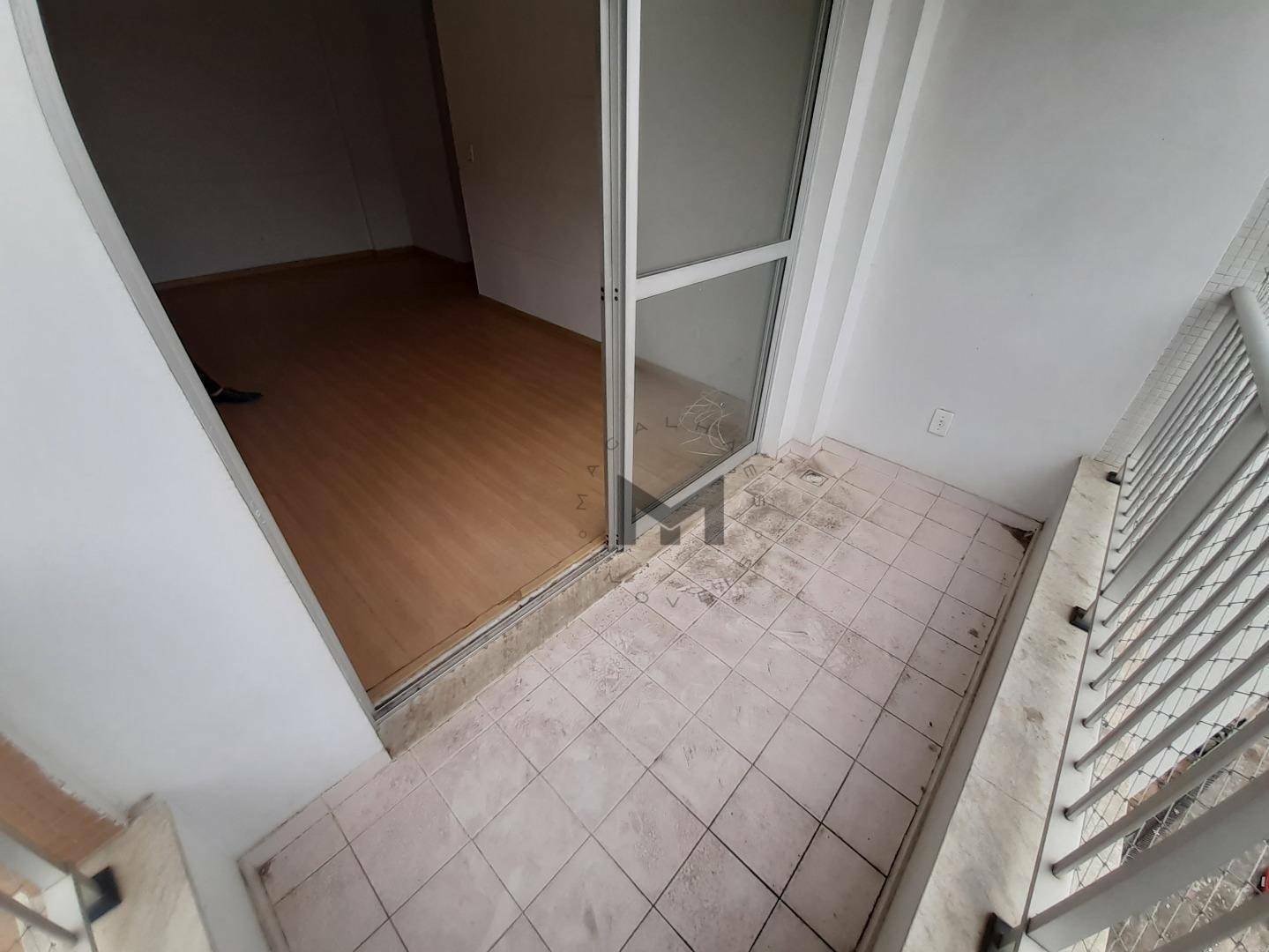 Apartamento à venda com 2 quartos, 79m² - Foto 2