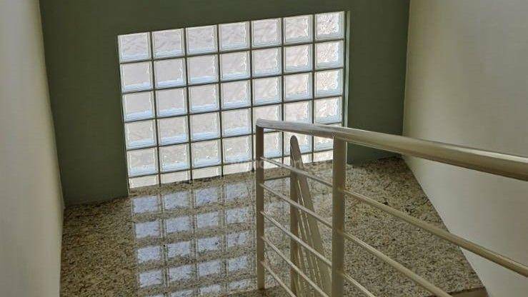 Casa de Condomínio para alugar com 3 quartos, 300m² - Foto 15