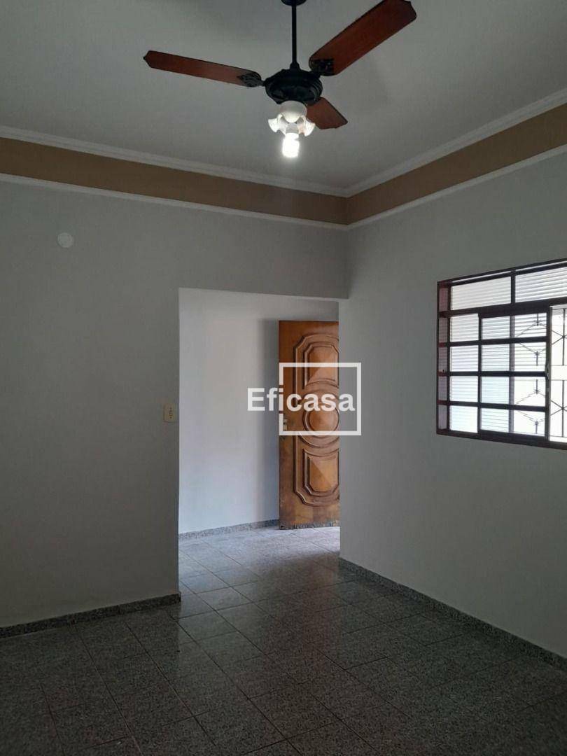 Casa à venda com 3 quartos, 150m² - Foto 4