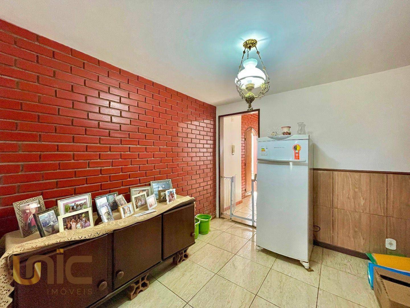 Casa à venda com 5 quartos, 157m² - Foto 18