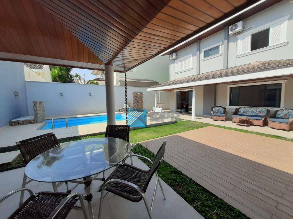 Casa de Condomínio à venda com 4 quartos, 210m² - Foto 1