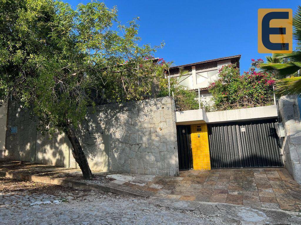 Casa à venda com 3 quartos, 310m² - Foto 1