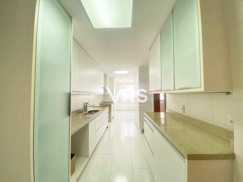 Apartamento à venda com 4 quartos, 181m² - Foto 4