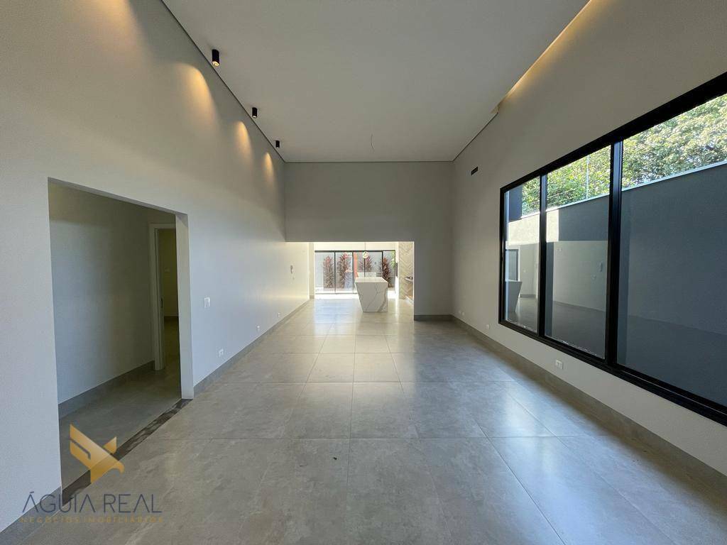 Casa à venda com 3 quartos, 181m² - Foto 4