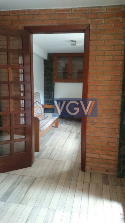 Casa para alugar com 3 quartos, 400m² - Foto 2