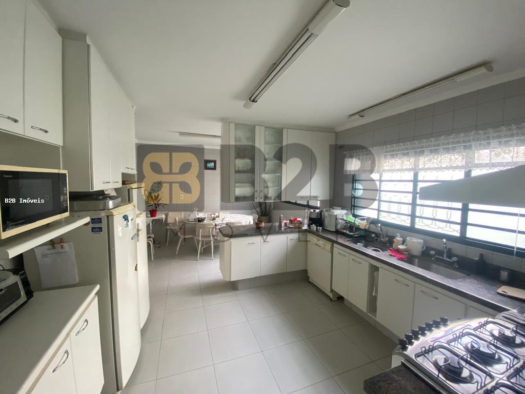 Casa à venda com 3 quartos, 328m² - Foto 7