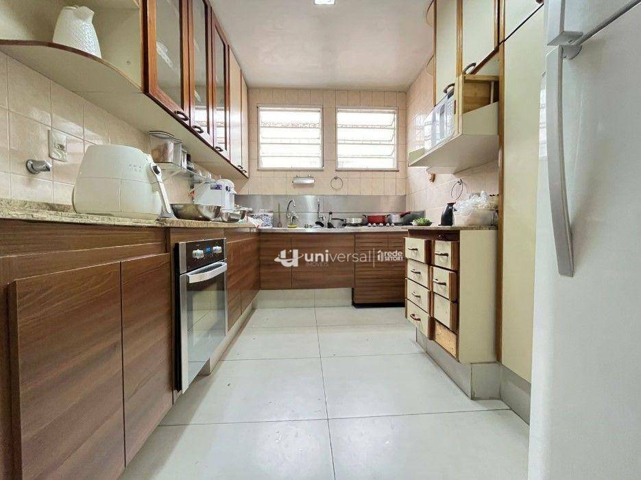 Casa para alugar com 5 quartos, 300m² - Foto 4