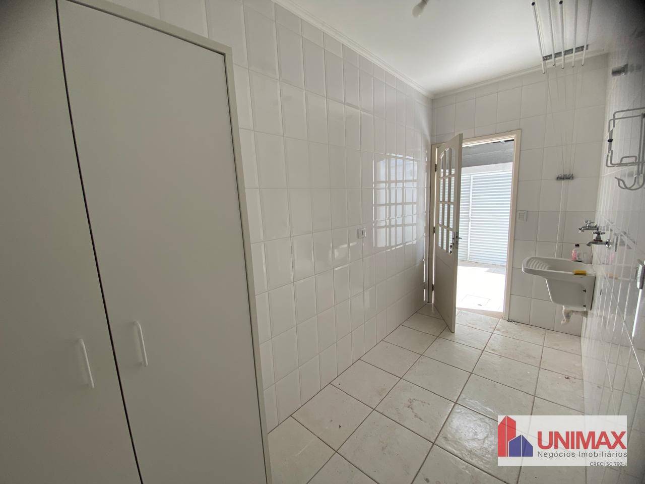 Casa de Condomínio à venda e aluguel com 3 quartos, 300m² - Foto 35