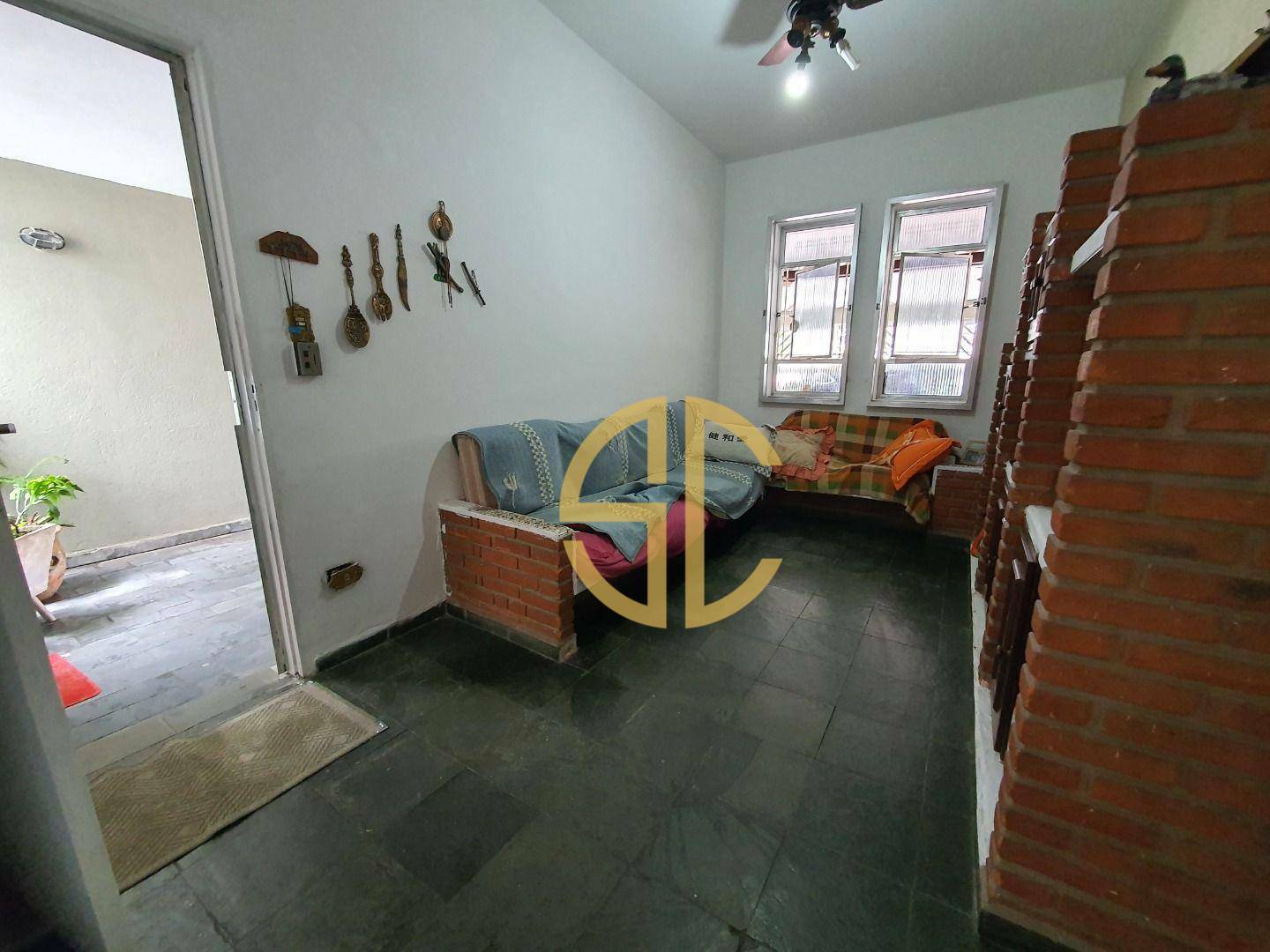 Casa à venda com 2 quartos, 90m² - Foto 4