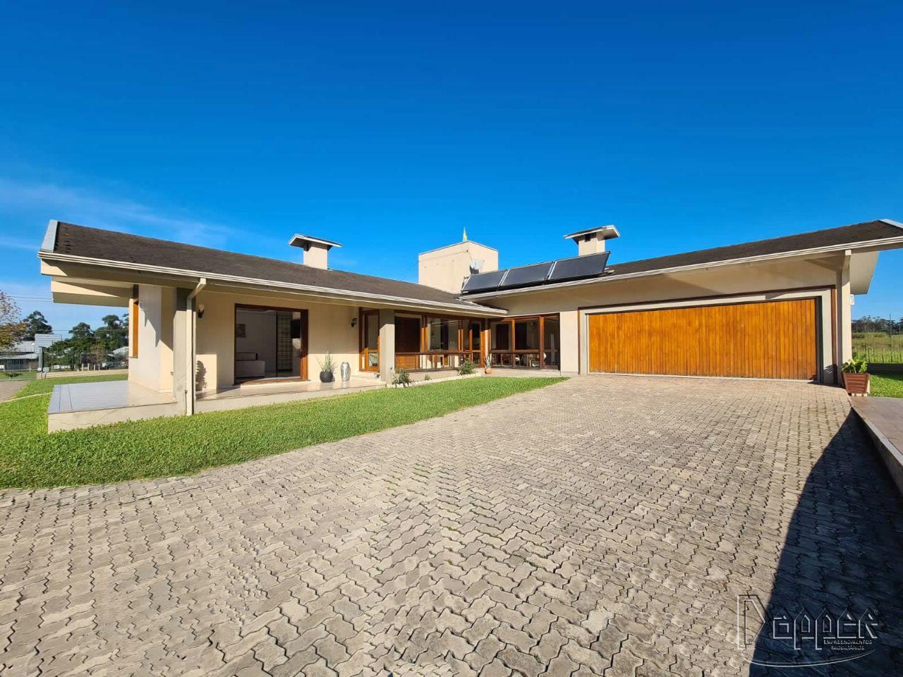 Casa à venda com 3 quartos, 316m² - Foto 1