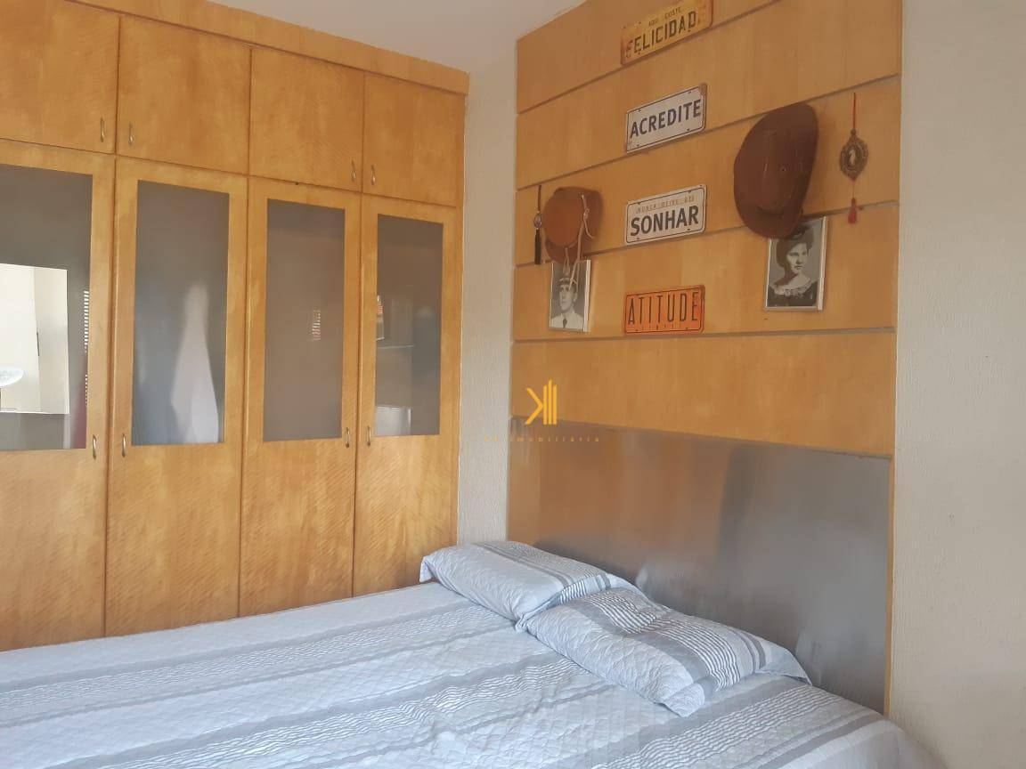 Casa à venda com 4 quartos, 253m² - Foto 2