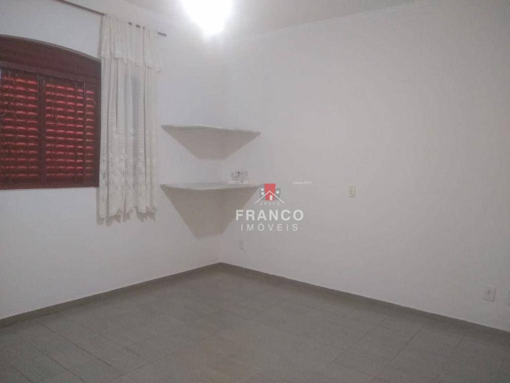 Casa para alugar com 3 quartos, 220m² - Foto 29