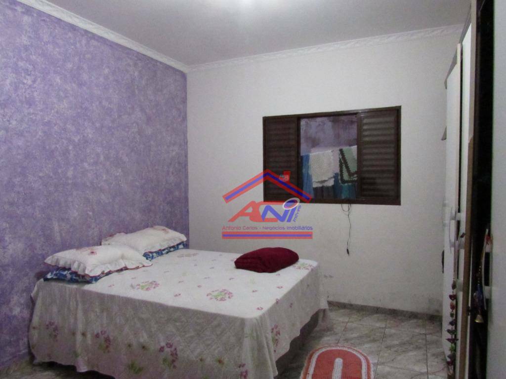 Casa à venda com 4 quartos, 200m² - Foto 14