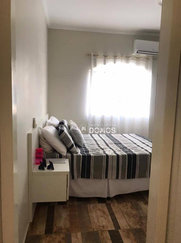 Casa à venda com 3 quartos, 210m² - Foto 8