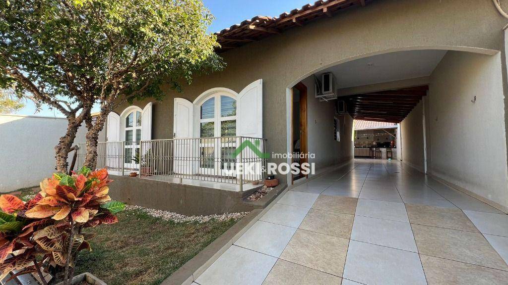 Casa à venda com 3 quartos, 160m² - Foto 2