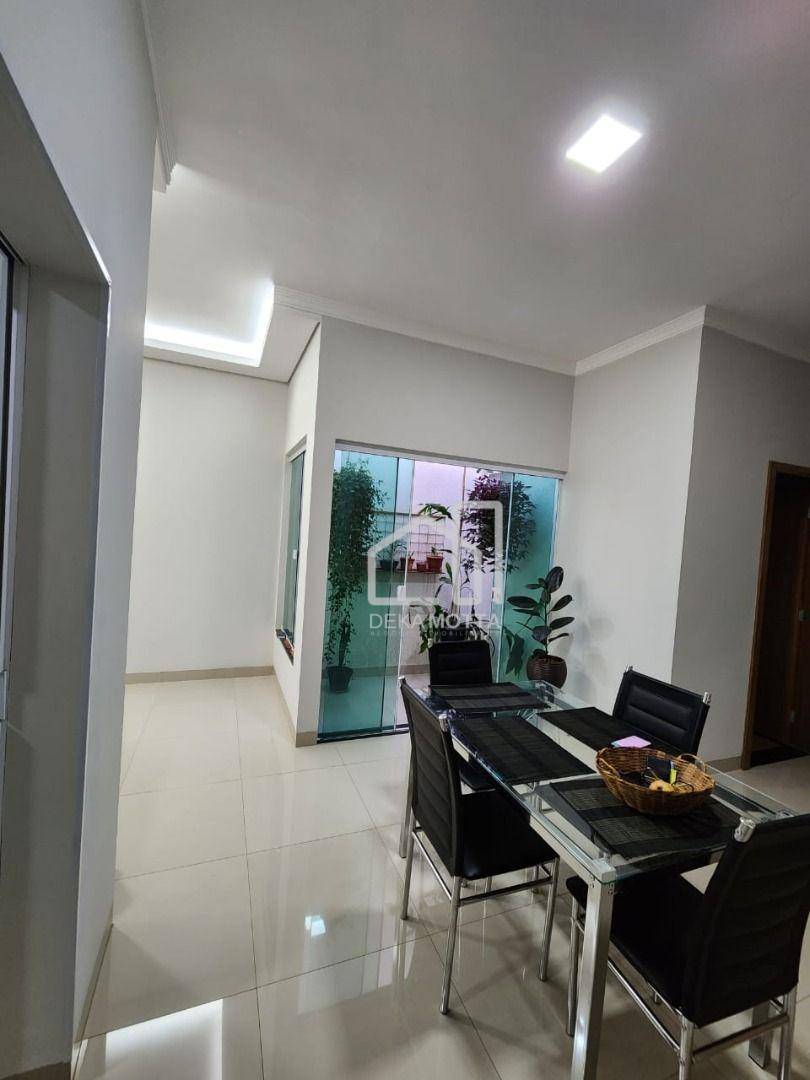 Casa à venda com 2 quartos, 70m² - Foto 1