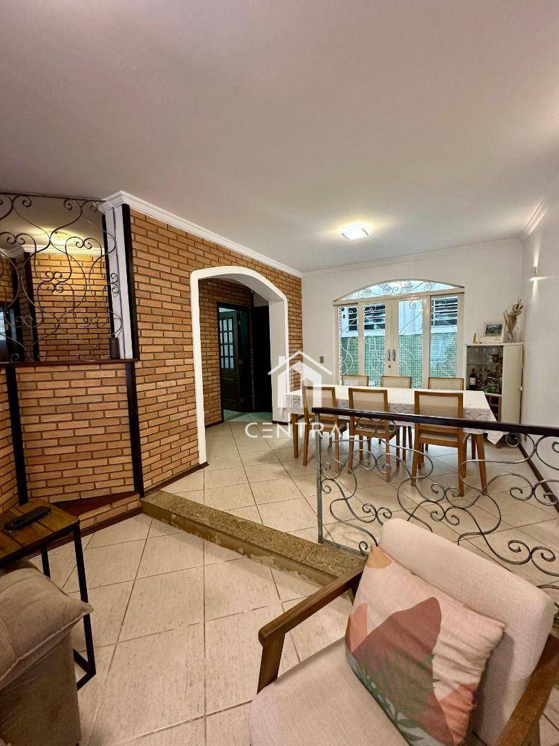 Casa à venda com 3 quartos, 219m² - Foto 3