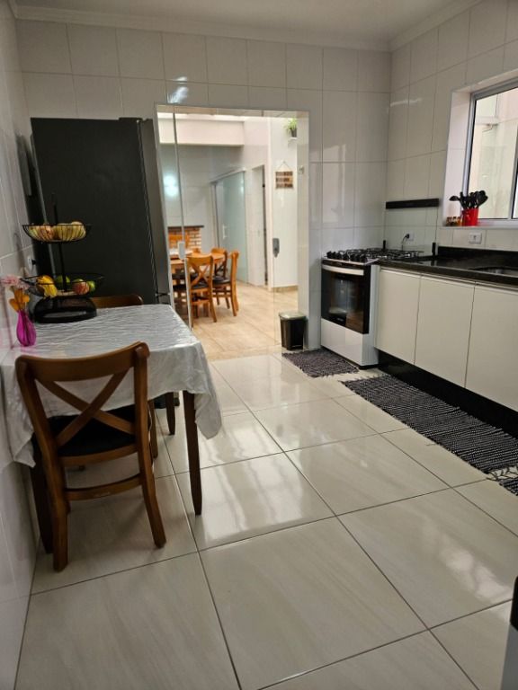 Sobrado à venda com 2 quartos, 190m² - Foto 11