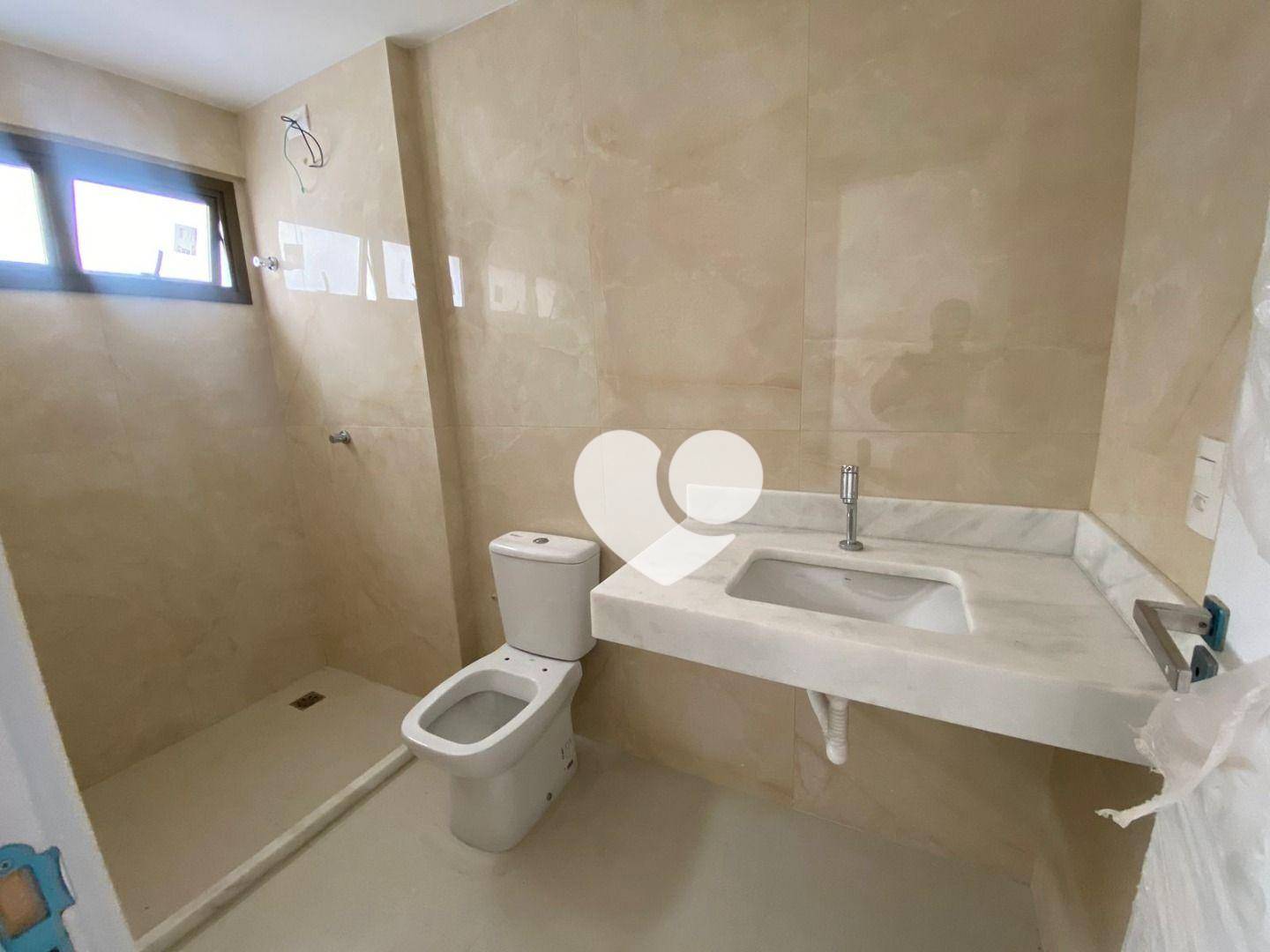 Apartamento à venda com 4 quartos, 196m² - Foto 5