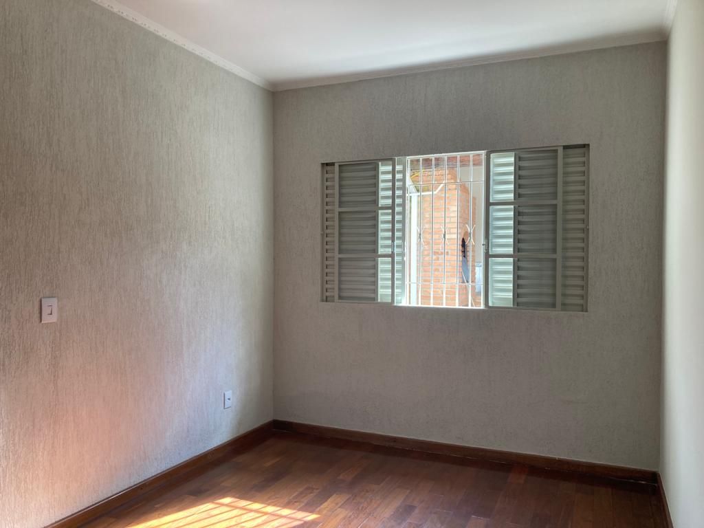 Casa à venda com 3 quartos, 178m² - Foto 2