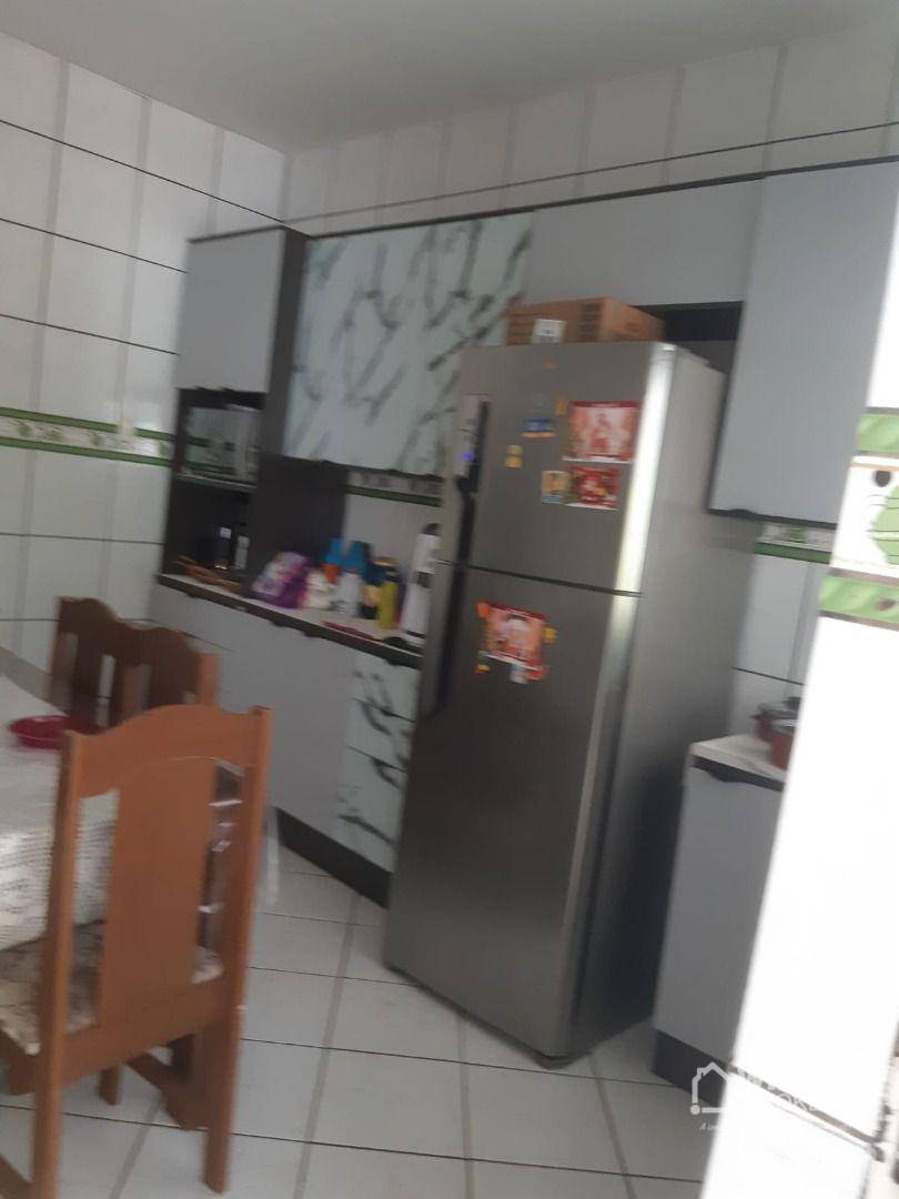 Casa à venda com 3 quartos, 200m² - Foto 15