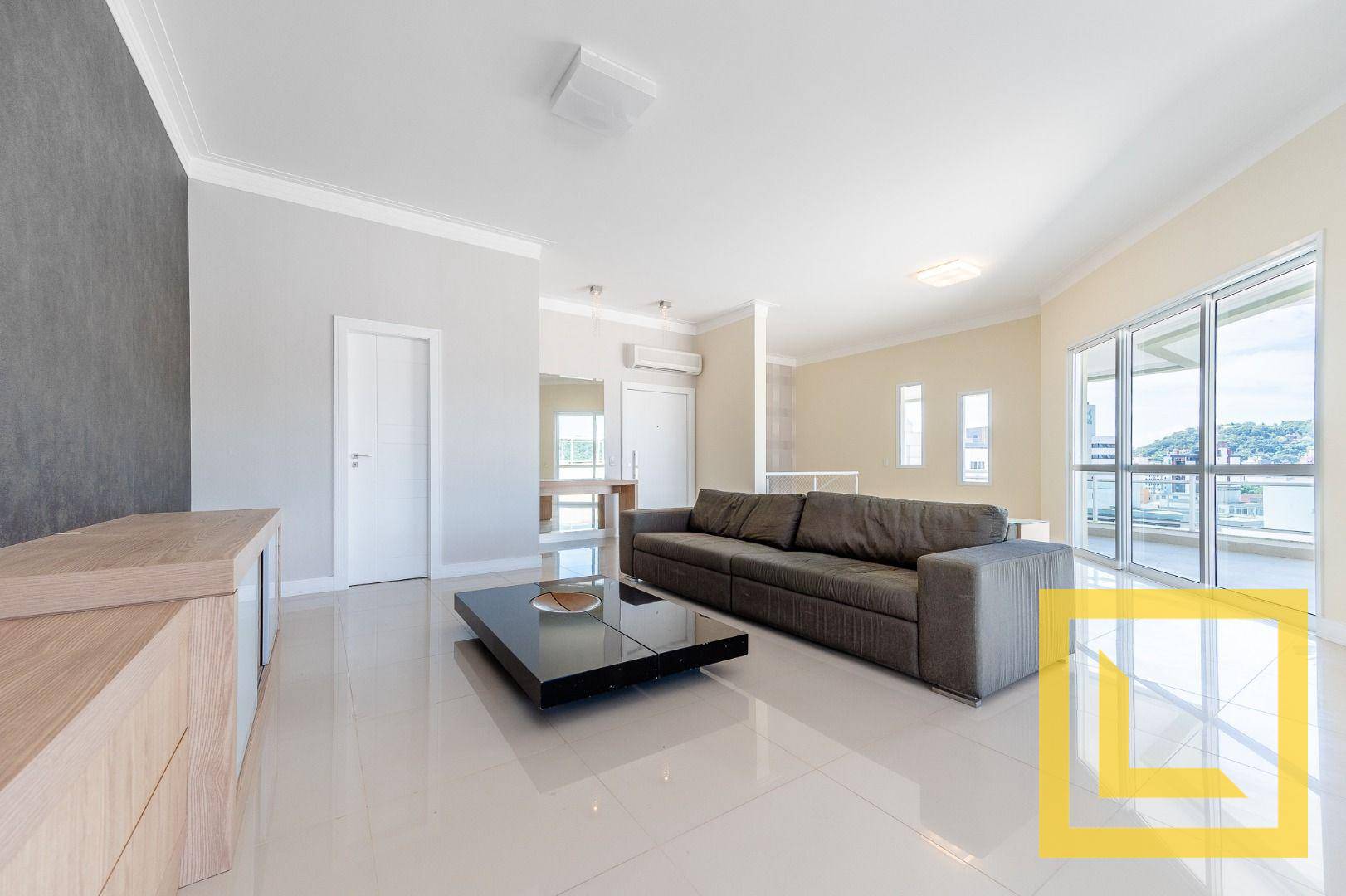 Cobertura, 3 quartos, 331 m² - Foto 2