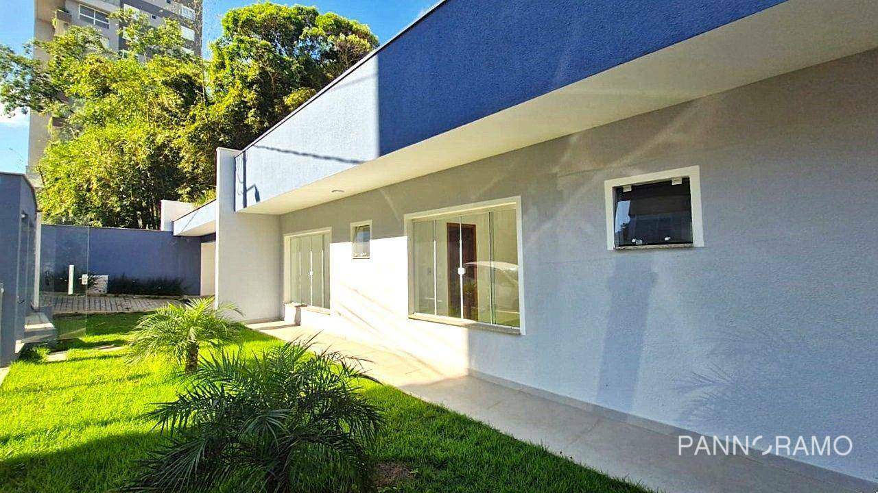 Casa à venda e aluguel com 4 quartos, 300m² - Foto 1