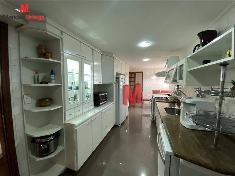 Apartamento à venda com 4 quartos, 227m² - Foto 19