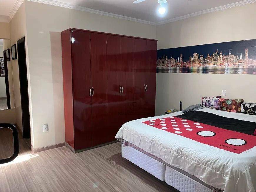 Casa à venda com 3 quartos, 228m² - Foto 3