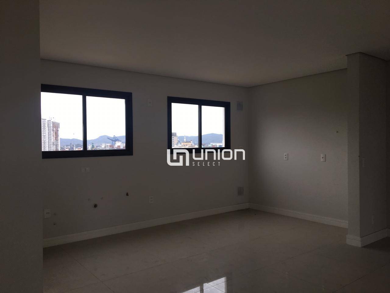 Apartamento à venda com 3 quartos, 146m² - Foto 4