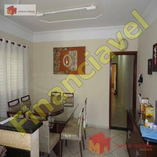 Casa à venda com 3 quartos, 190m² - Foto 4