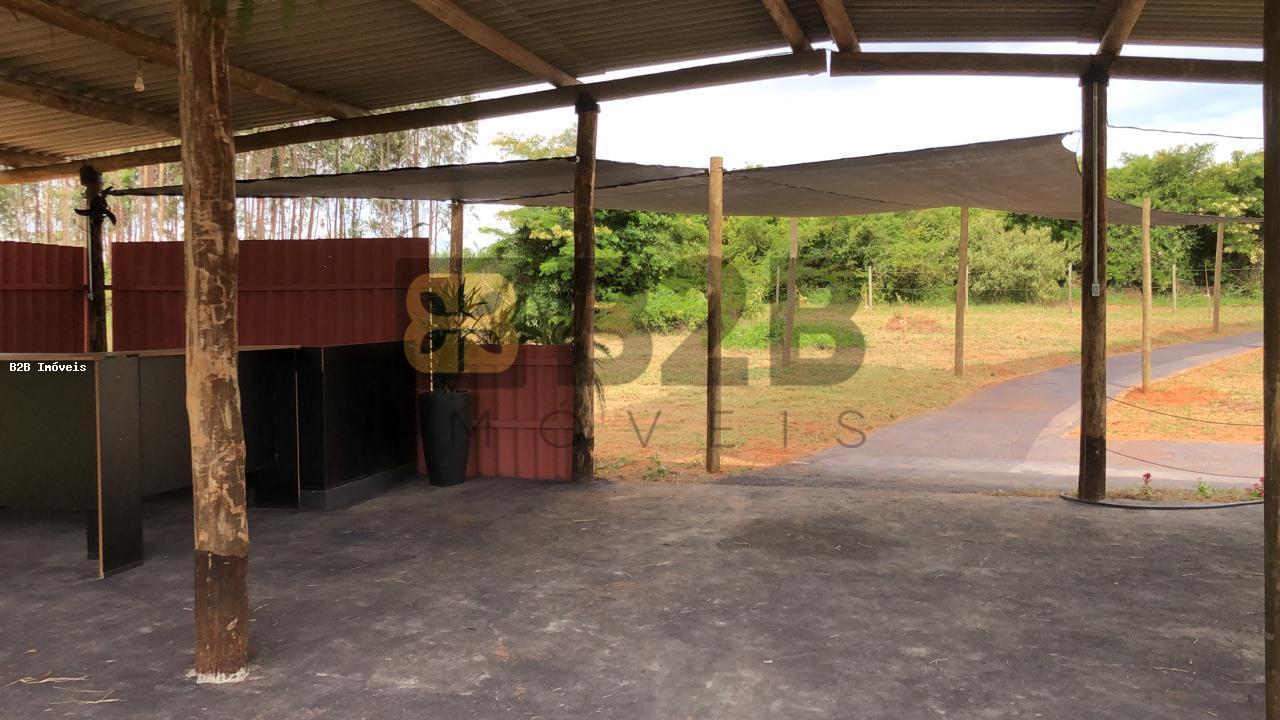 Fazenda à venda com 2 quartos, 240m² - Foto 1