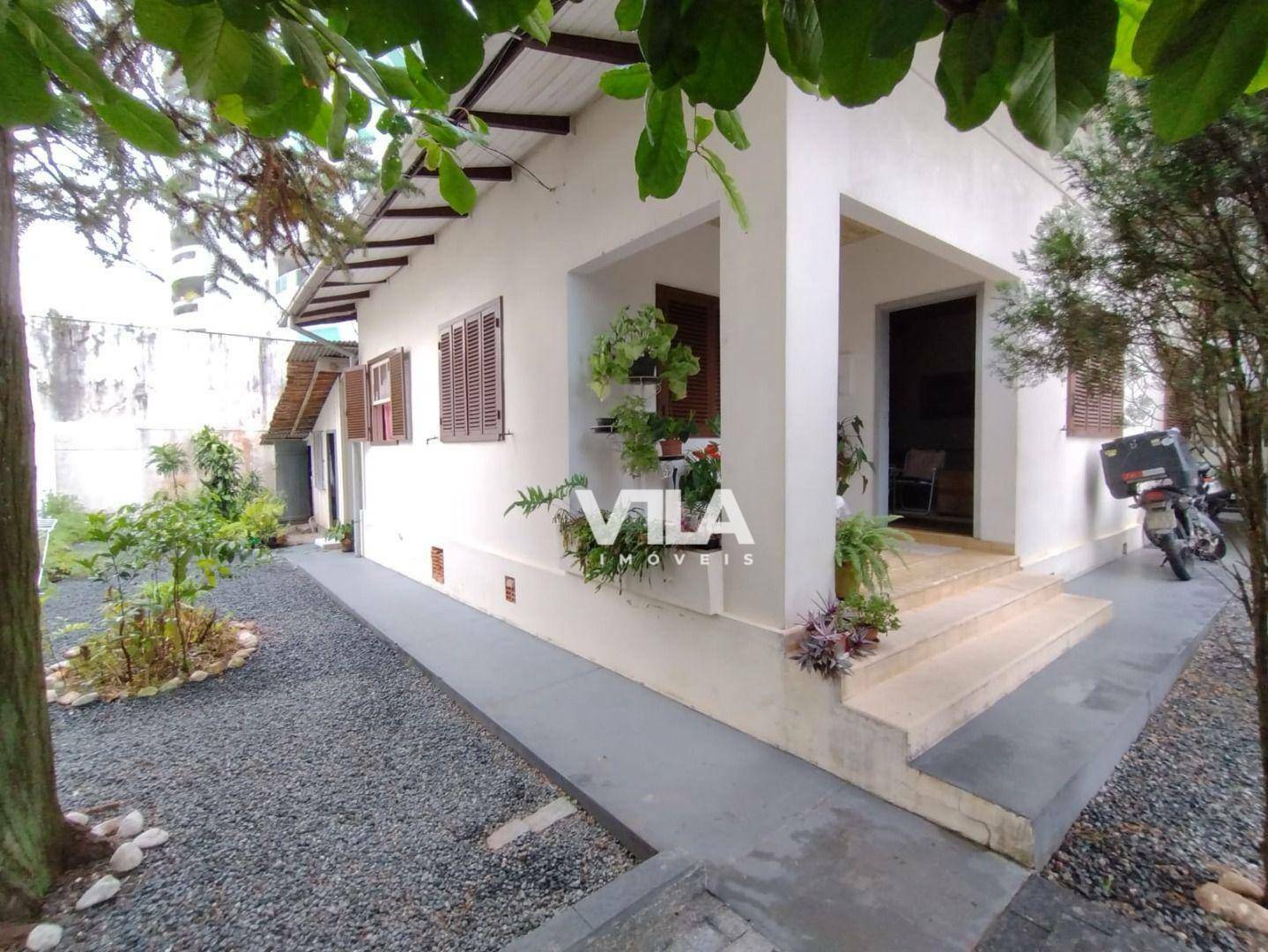 Casa à venda com 6 quartos, 245m² - Foto 5