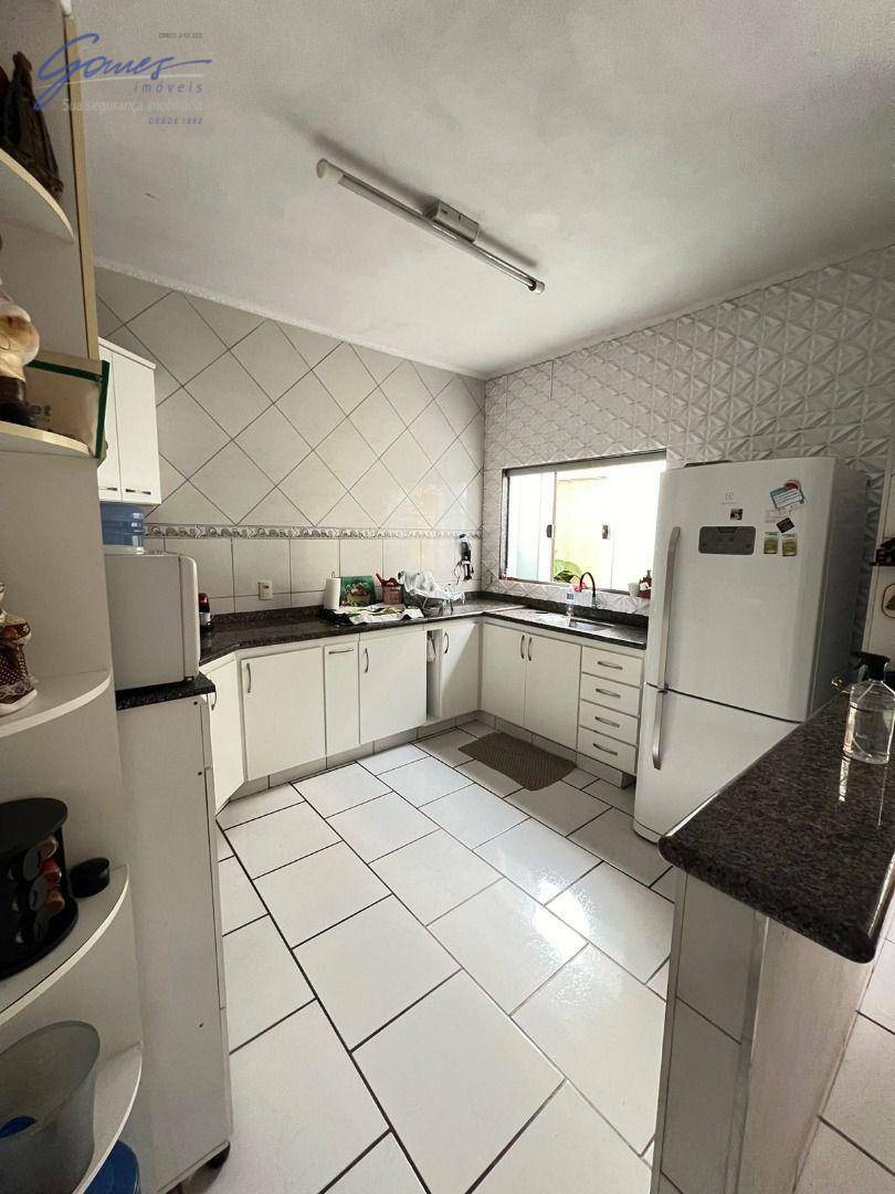 Sobrado à venda com 3 quartos, 200m² - Foto 4