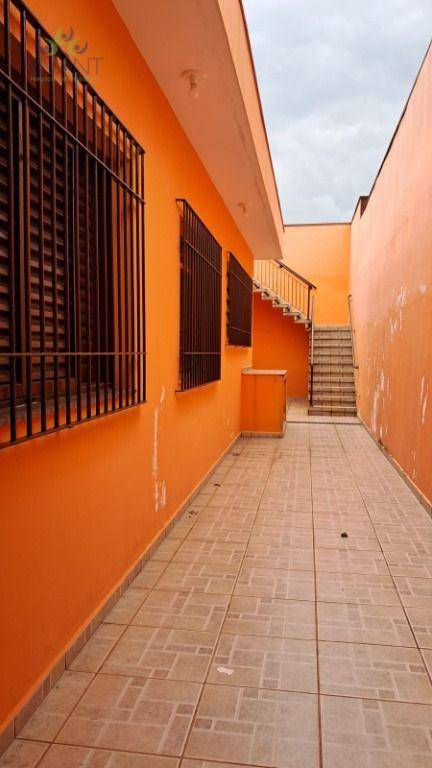 Casa para alugar com 4 quartos, 280m² - Foto 11