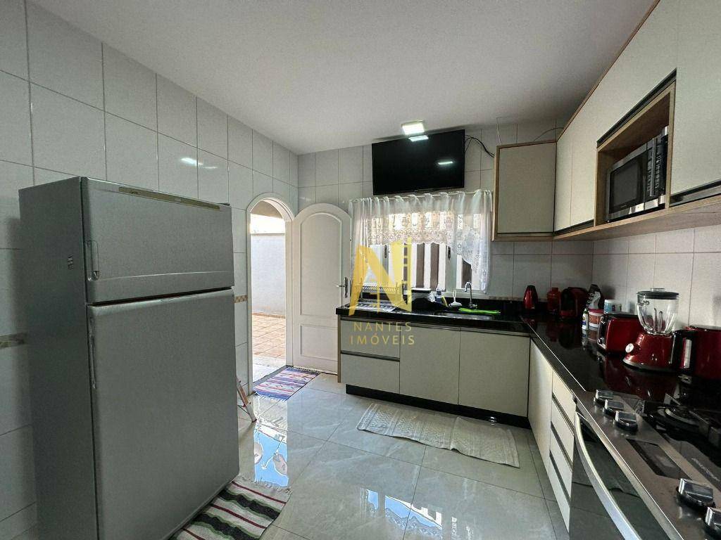 Casa à venda com 3 quartos, 268m² - Foto 11