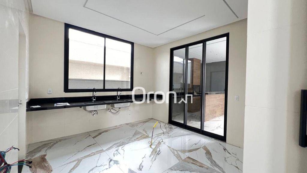 Sobrado à venda com 4 quartos, 325m² - Foto 4